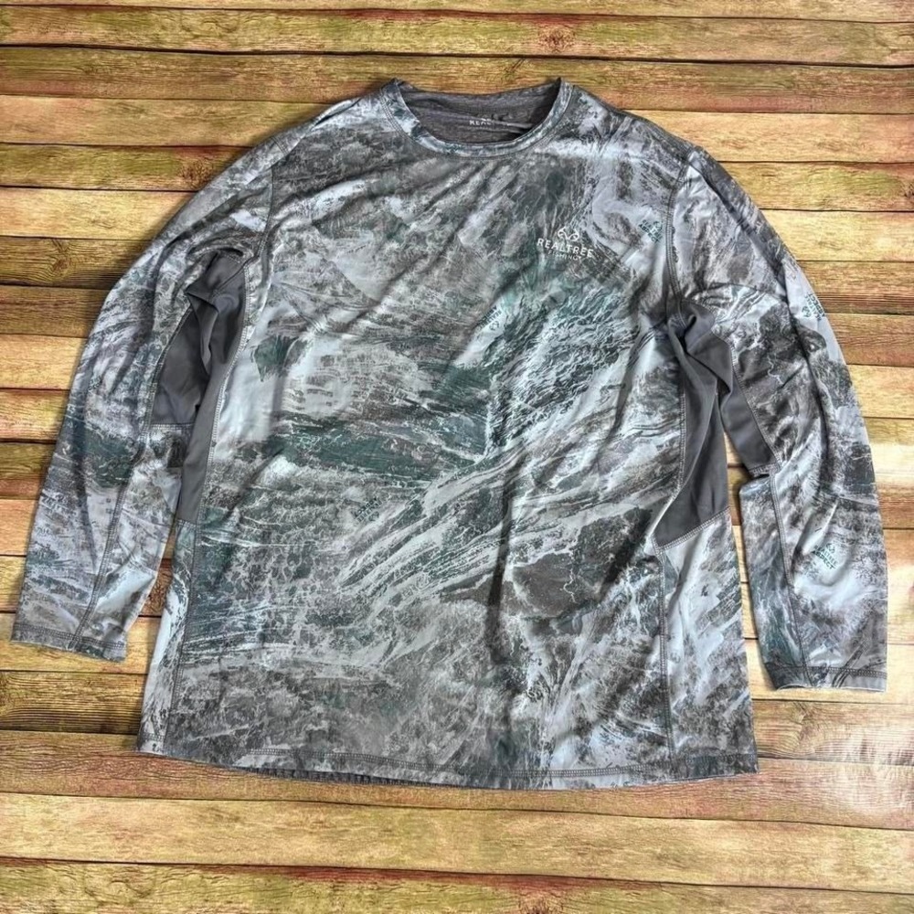 Realtree Reversible Camo‎ fishing long sleeve. Item 492